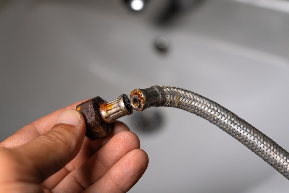 Wymiana wężyka w baterii – cena, czas i kiedy wezwać hydraulika