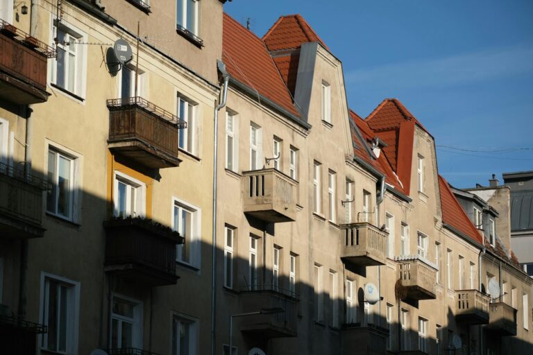 Jak szybko i skutecznie posprzątać mieszkanie w Gdańsku przed przyjazdem gości